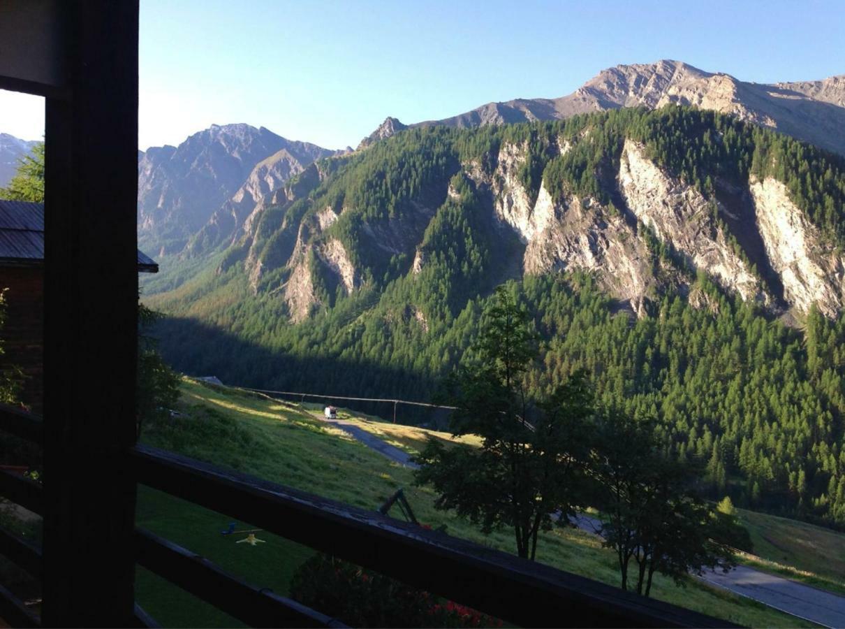 Le Grand Tetras Hotell Saint-Vérand Exteriör bild